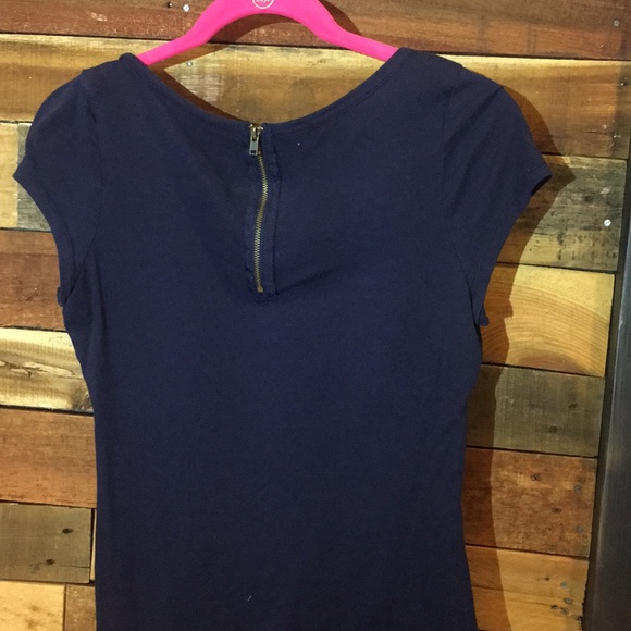 Cap Sleeved Top wth zipper in back - Picture 3 of 3